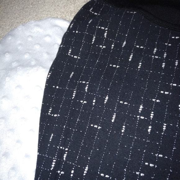 Old Navy Maternity | Checked Leggings | Large - Picture 3 of 16